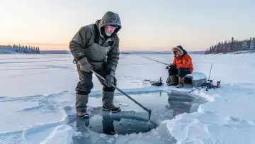 Ice Fishing Tips: Winter Fishing Techniques, Essential Gear, and Effective Angling Methods for Frozen Lakes
